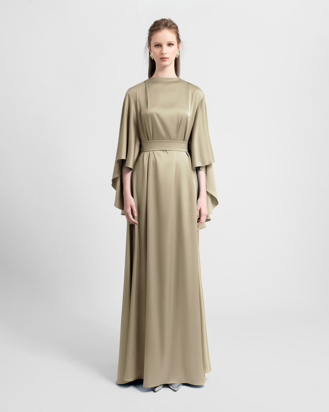 A loose-cut satin greige evening dress featuring bell sleeves cut and a detachable belt.